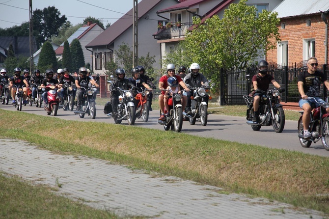 Parada pojazdów w Rozalinie