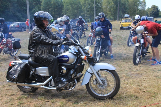 Parada pojazdów w Rozalinie