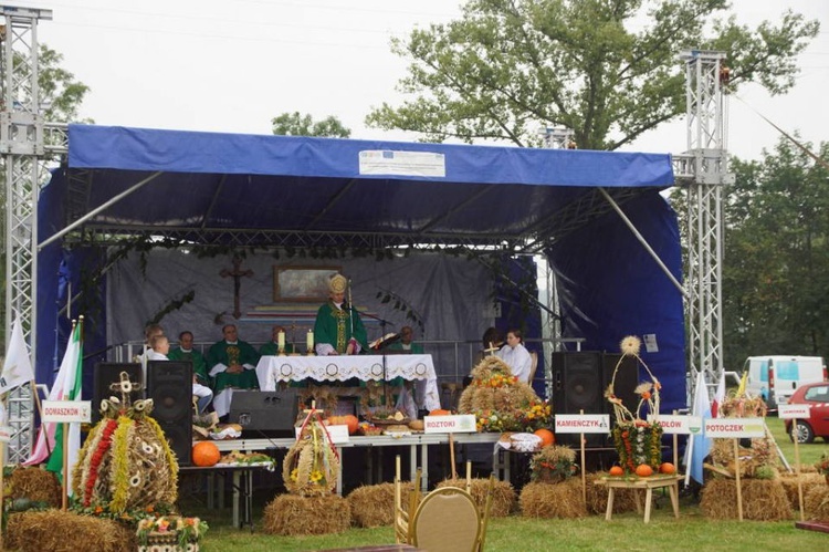 Dożynki gminne w Roztokach