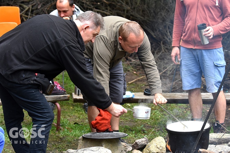 Biwak ojców z córkami w Marianówce