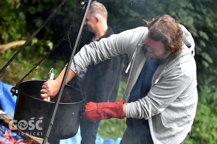 Biwak ojców z córkami w Marianówce