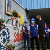 Prezydent i premier złożyli kwiaty pod bramą nr 2 Stoczni Gdańskiej