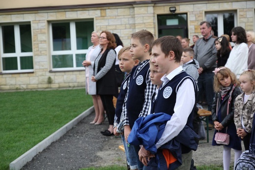 Początek roku szkolnego 2020/21 ze św. Janem Pawłem II w Porąbce-Kozubniku