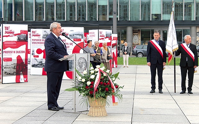 Ekspozycja jest otwarta na pl. Piłsudskiego do 16 października.