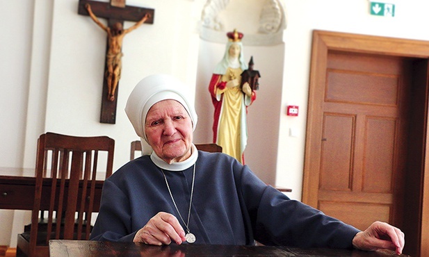 Przeżyła wielką biedę, ucieczkę przed frontem i 65 lat w zakonie. Siostra Justyna Zyzik ma o czym opowiadać.