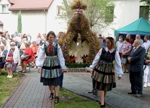 Tegoroczne dożynki przygotowali mieszkańcy wioski Dzielna.