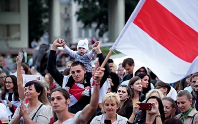 Protesty i demonstracje stały się katalizatorem przyspieszającym rozwój świadomości narodowej Białorusinów. Białoruś nie jest już tym samym krajem, jakim była przed wyborami prezydenckimi.