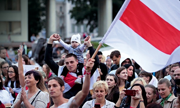 Protesty i demonstracje stały się katalizatorem przyspieszającym rozwój świadomości narodowej Białorusinów. Białoruś nie jest już tym samym krajem, jakim była przed wyborami prezydenckimi.