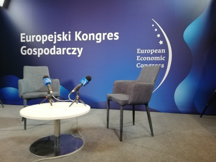 Katowice. Europejski Kongres Gospodarczy wystartował w formie hybrydowej. Jak pomóc małym i średnim firmom?