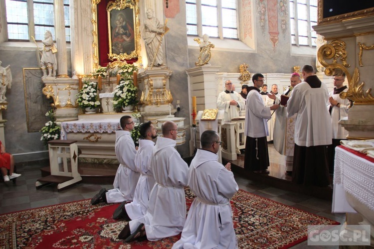 Wschowa. Święcenia diakonatu i ogłoszenie Maryi patronką Wschowy