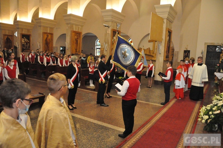 Poświęcenie sztandaru Katolickiej Szkoły Podstawowej im. św. Jana Pawła II w Gorzowie Wlkp.