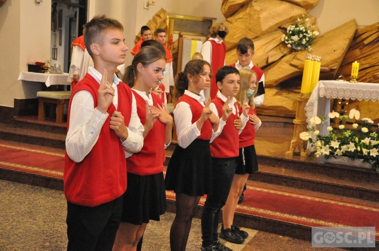 Poświęcenie sztandaru Katolickiej Szkoły Podstawowej im. św. Jana Pawła II w Gorzowie Wlkp.