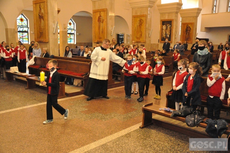 Poświęcenie sztandaru Katolickiej Szkoły Podstawowej im. św. Jana Pawła II w Gorzowie Wlkp.