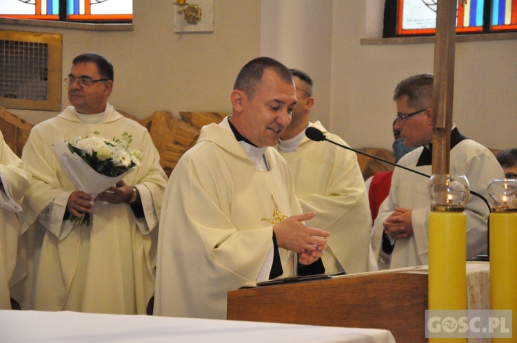 Poświęcenie sztandaru Katolickiej Szkoły Podstawowej im. św. Jana Pawła II w Gorzowie Wlkp.