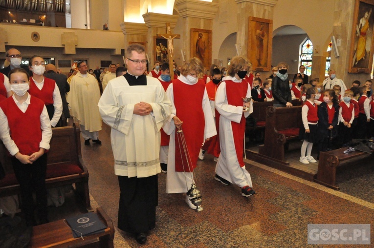 Poświęcenie sztandaru Katolickiej Szkoły Podstawowej im. św. Jana Pawła II w Gorzowie Wlkp.