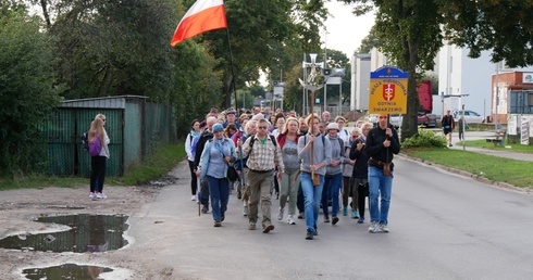 Pątnicy z Gdyni idą do Swarzewa po raz 34.