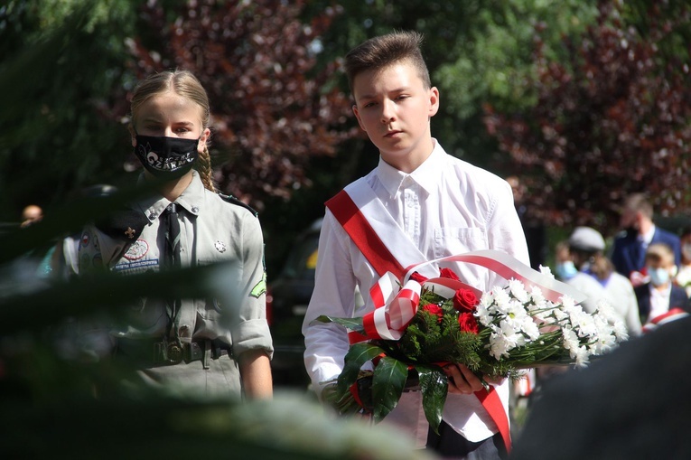 Brzesko-Słotwina. Upamiętnienie ofiar bombardowania pociągu z września 1939