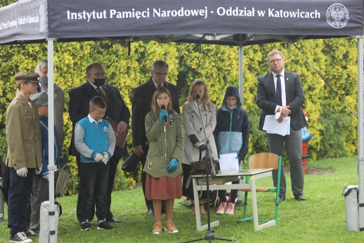 Odsłonięcie obelisku upamiętniającego żołnierzy "Bartka" poległych w Łazach