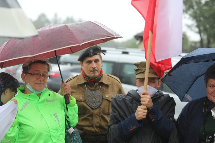 Odsłonięcie obelisku upamiętniającego żołnierzy "Bartka" poległych w Łazach