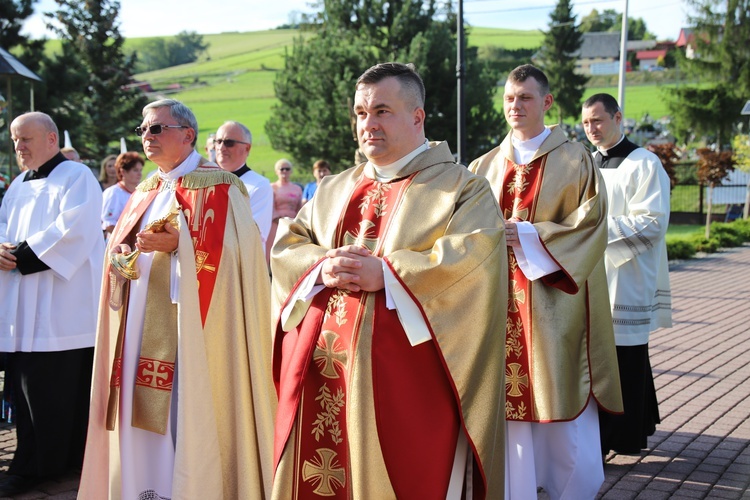 Konsekracja kościoła Matki Bożej Królowej Polski w Łętowem