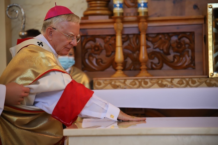 Konsekracja kościoła Matki Bożej Królowej Polski w Łętowem