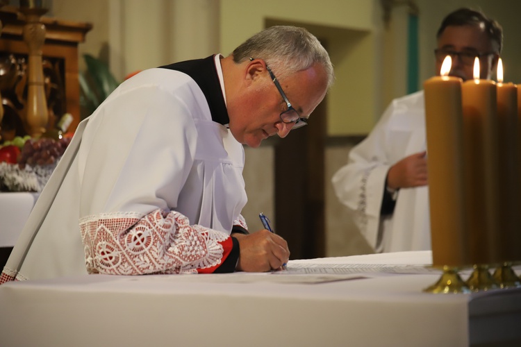 Konsekracja kościoła Matki Bożej Królowej Polski w Łętowem