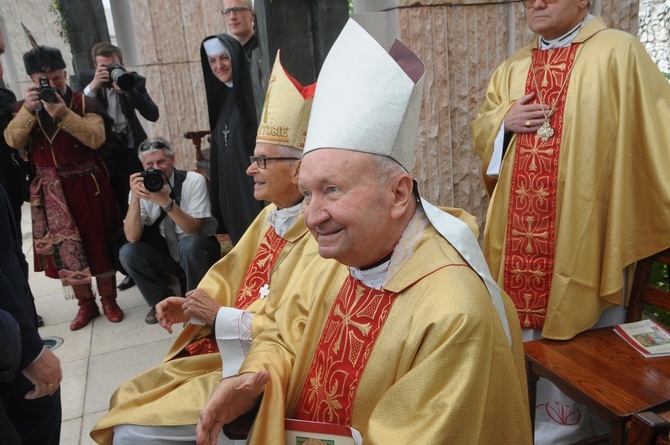 Kardynał Marian Jaworski we wspomnieniach fotograficznych