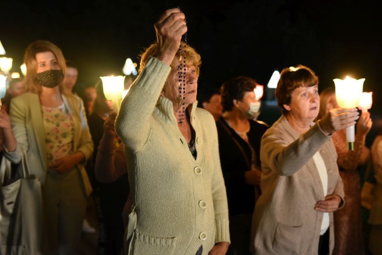 W nabożeństwie fatimskim wzięli udział parafianie z Gosprzydowej, a także pielgrzymi piesi z Gnojnika i Tymowej.