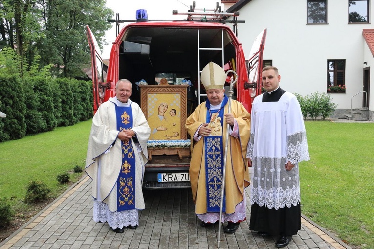 Jest skarbem tej ziemi. 500-lecie obrazu Matki Bożej Krzęcińskiej