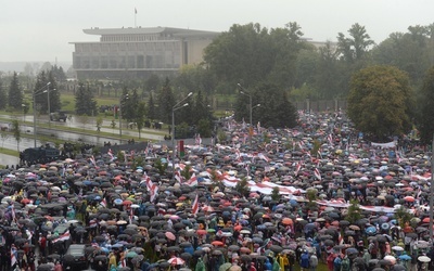 Po demonstracjach w Mińsku zatrzymano ponad 100 protestujących