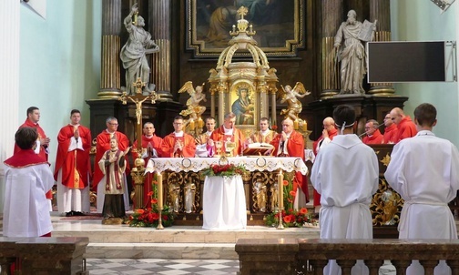 Bp Roman Pindel przewodniczył Mszy św. w cieszyńskim kościele św. Marii Magdaleny.