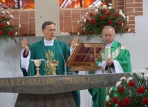 Bp Adam Bałabuch przewodniczył Mszy św. w rogoźnickim kościele.