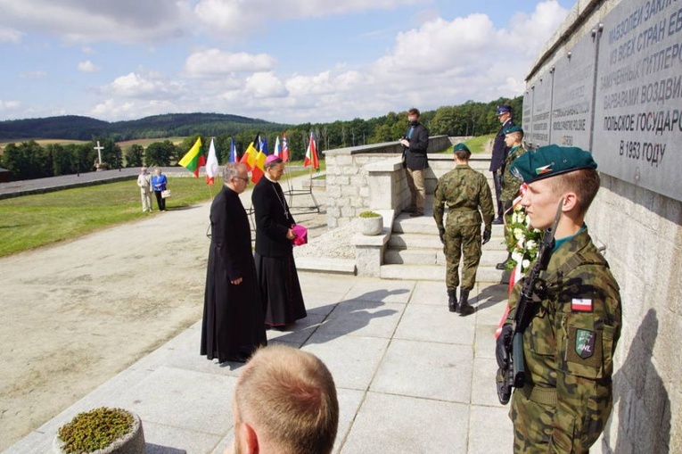 Modlitwa za ofiary II wojny światowej w Rogoźnicy