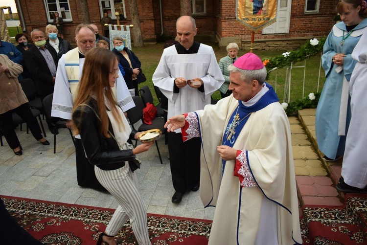 Maryjne świętowanie w Sulisławicach 