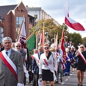 Z pl. Solidarności uczestnicy przeszli do bazyliki św. Brygidy, gdzie odbyła się Msza Święta.