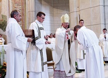 W każdej diecezji powołuje ich biskup, który przewodniczy obrzędowi błogosławieństwa.