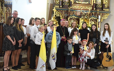 Arcybiskup dziękował młodym za program słowno-muzyczny.