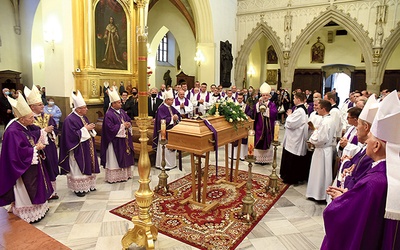 Uroczystości pogrzebowe w tarnowskiej katedrze.