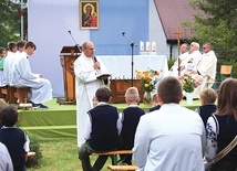 Ks. Jan Franc zaprosił uczniów, by naśladowali swojego patrona – św. Jana Pawła II.