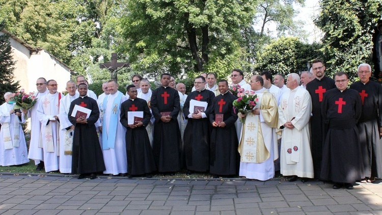 Śluby zakonne u kamilianów w Taciszowie  