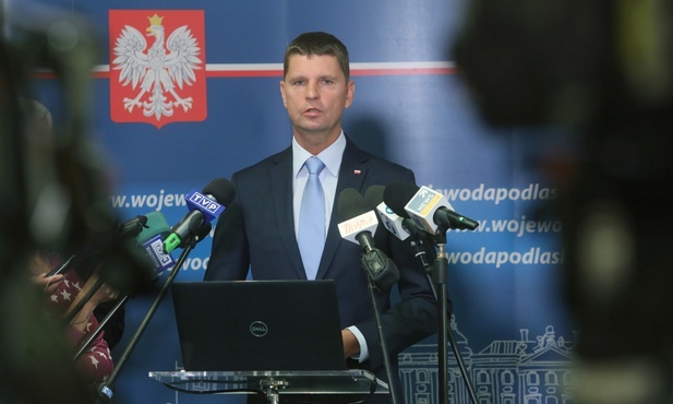 Ile szkół pracuje w trybie stacjonarnym, ile w trybie mieszanym, ale ile w zdalnym?