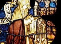 „Św. Hildegarda jako kompozytorka” – witraż w Muzeum św. Hildegardy.