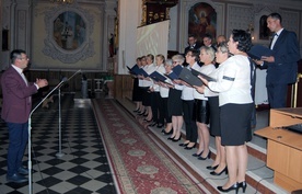 Lokalną gwiazdą koncertu był Chór "Adalbertus" z Kraśnicy pod batutą Michała Fiderka.