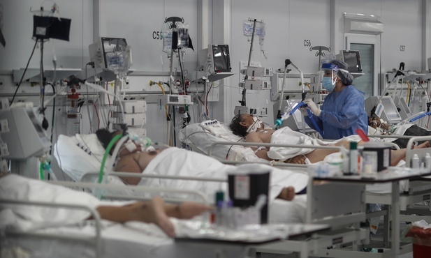AFP i Uniwersytet Hopkinsa: Ponad 900 tys. zgonów na świecie z powodu koronawirusa