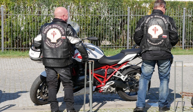 Barwami kapłańskiego klubu jest muszla z krzyżem św. Jakuba.