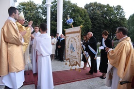 Błogosławieństwo sztandaru RN z par. Krzyża Świętego i Matki Bożej Bolesnej z Dębicy.