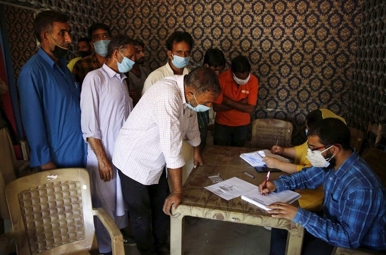 Indie: Ponad 96 tys. nowych zakażeń koronawirusem