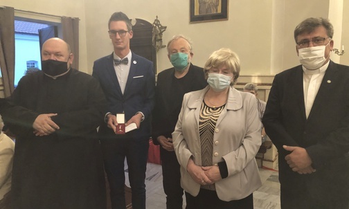 Ministerialne wyróżnienie otrzymało Chrześcijańskie Stowarzyszenie Ekumeniczne. W imieniu zarządu odebrał je prezes Łukasz Sitek.