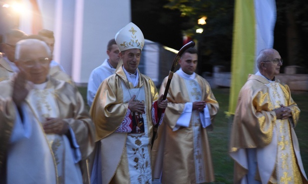 Eucharystii dla młodych przewodniczył bp Stanisław Salaterski.