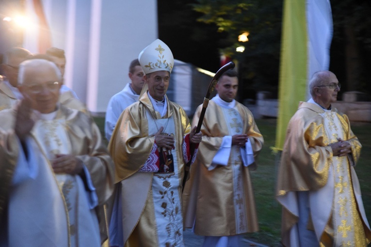 Eucharystii dla młodych przewodniczył bp Stanisław Salaterski.